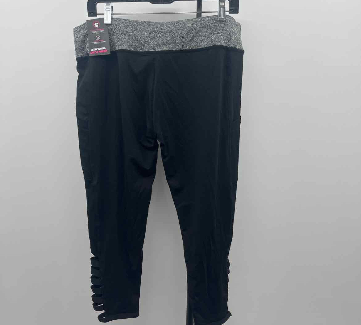 JGX Women's Size 18 Black Solid Capris