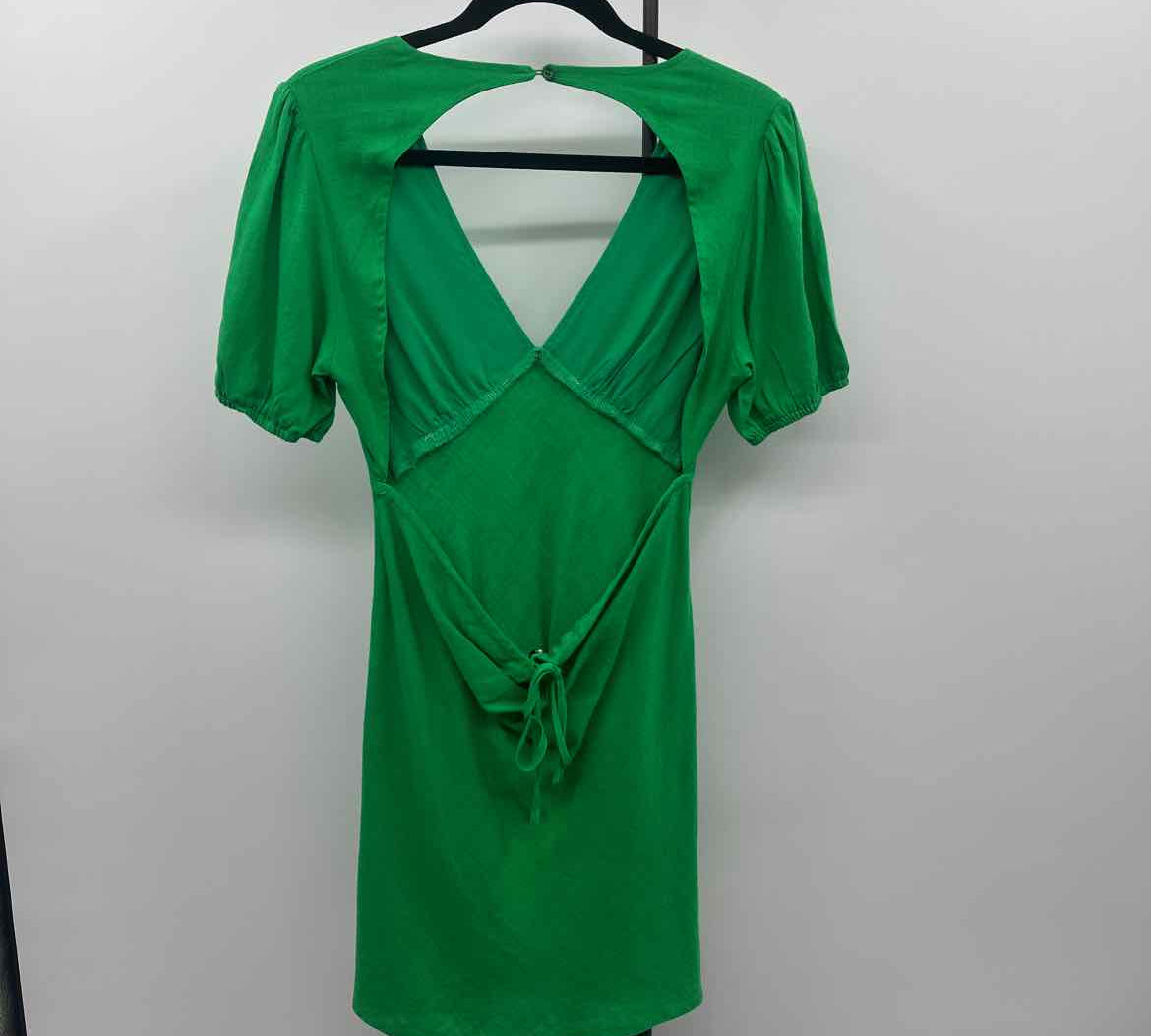 Princess Polly Junior's Size 4 Green Solid Dress