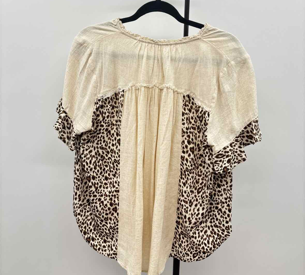 Umgee Women's Size M Ivory Animal Print Short Sleeve Shirt