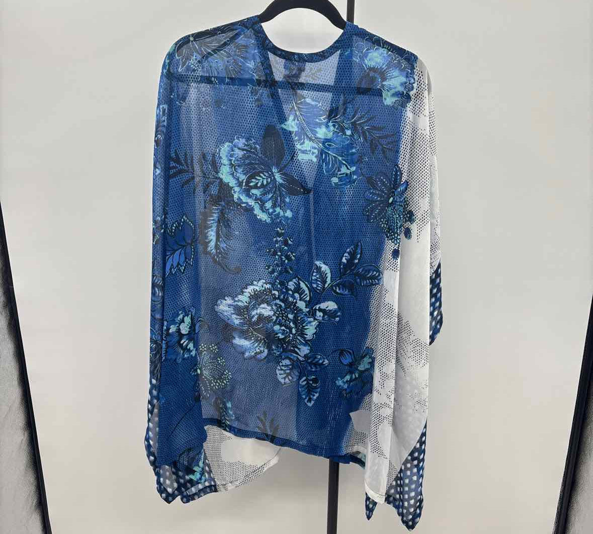 Chico's Women's Size L/XL Blue Floral Cardigan