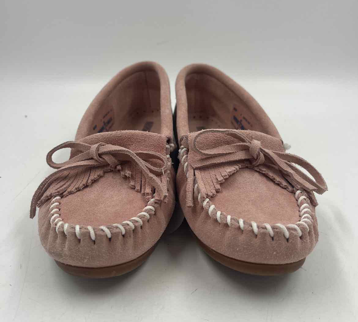 Minnetonka Women's Shoe Size 7 Pink Solid Loafers