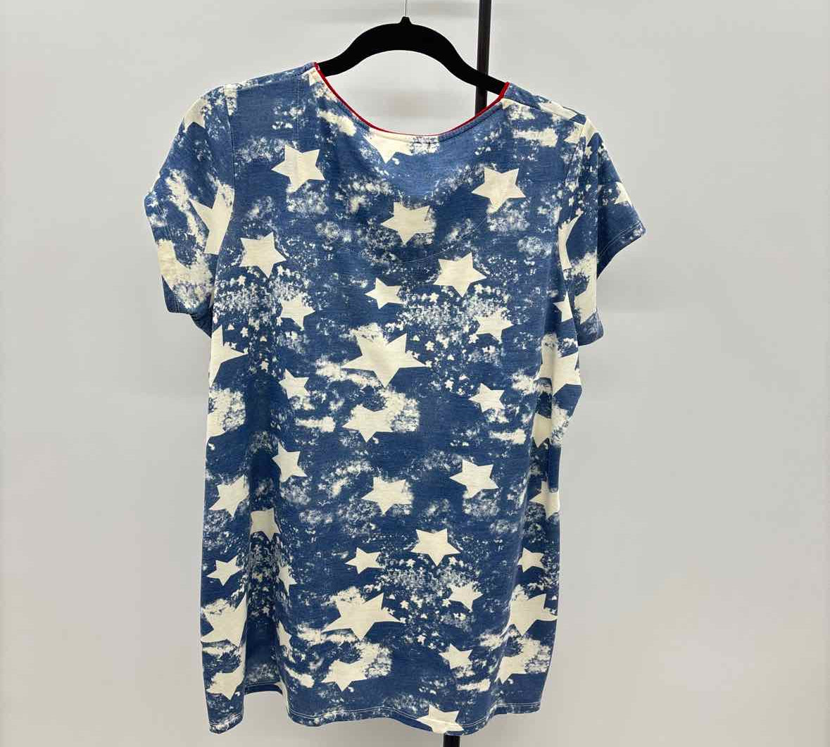 Anne French Women's Size L Blue Stars Short Sleeve Shirt