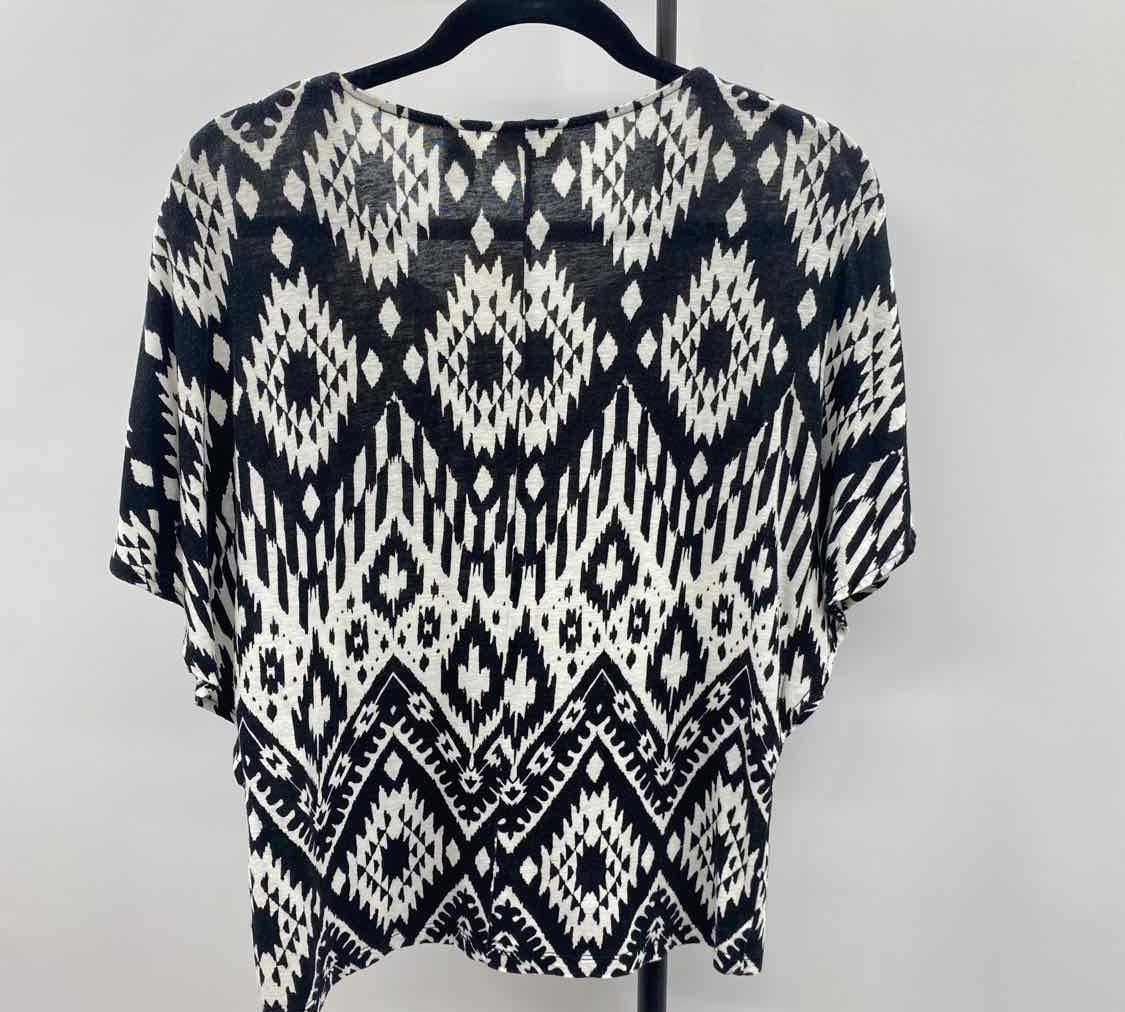Chico's Women's Size S Black Aztec Short Sleeve Shirt