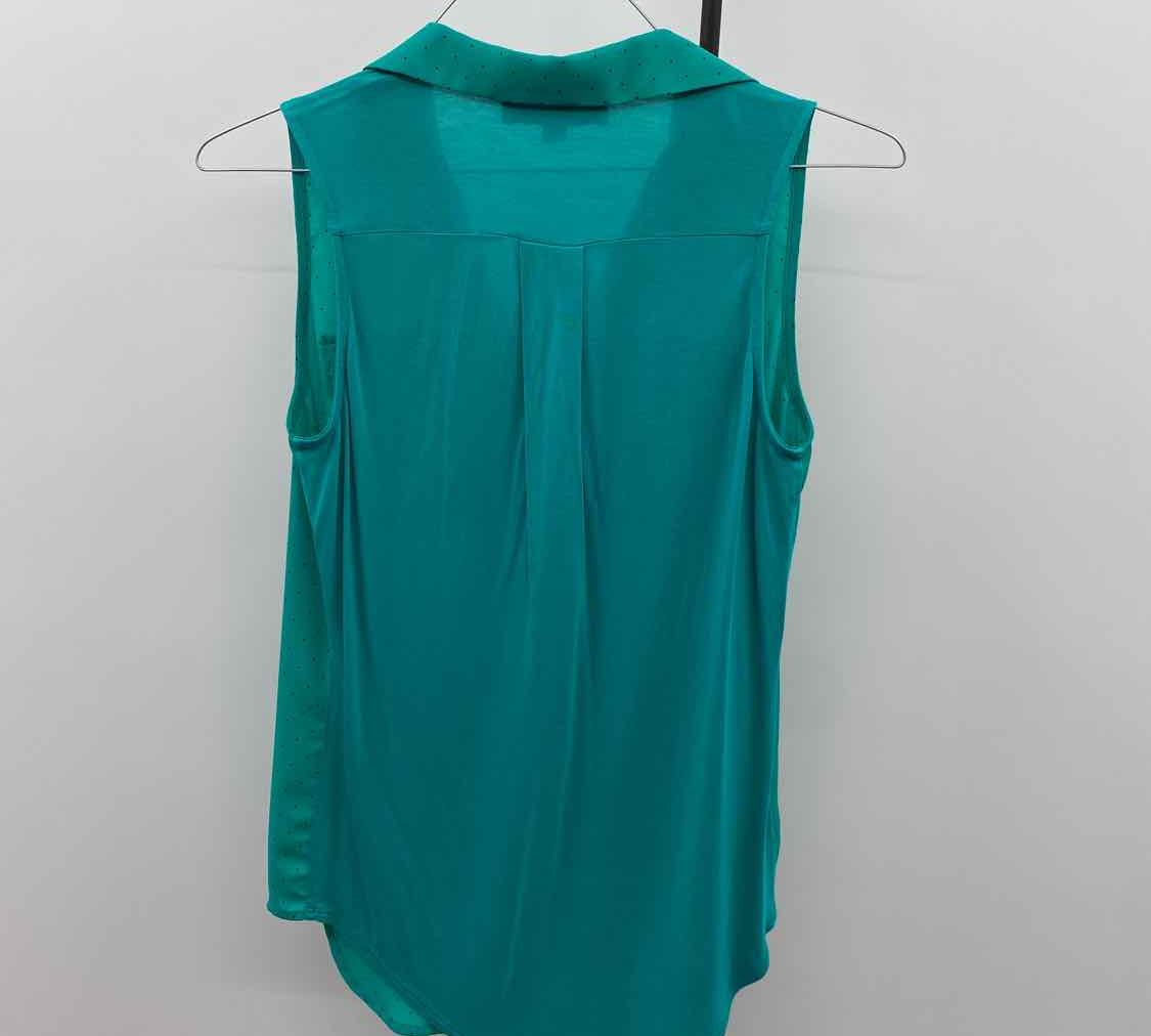 Loft Women's Size XS Green dotted Sleeveless Shirt