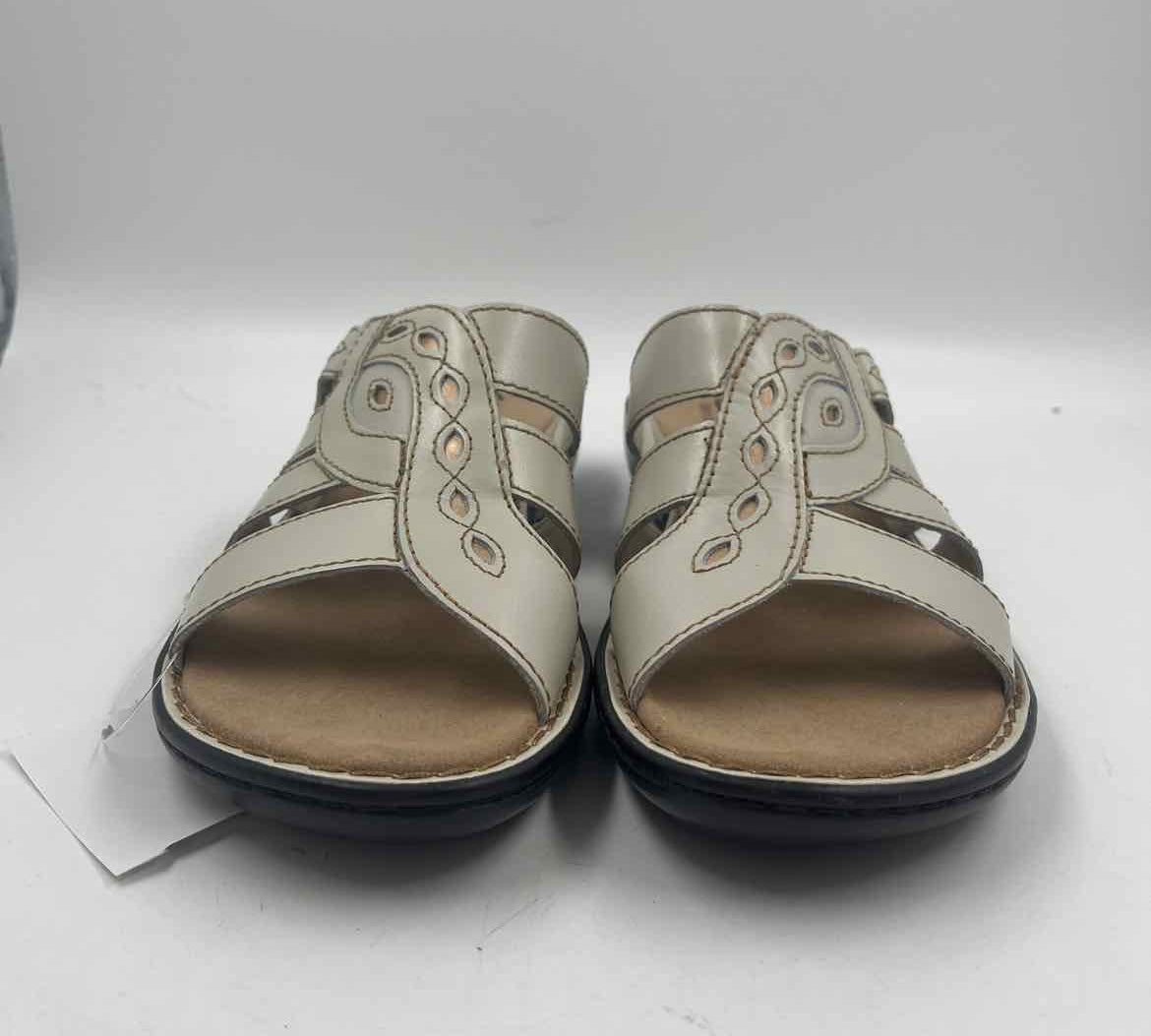 Clarks Women's Shoe Size 8.5 Ivory Solid Sandals