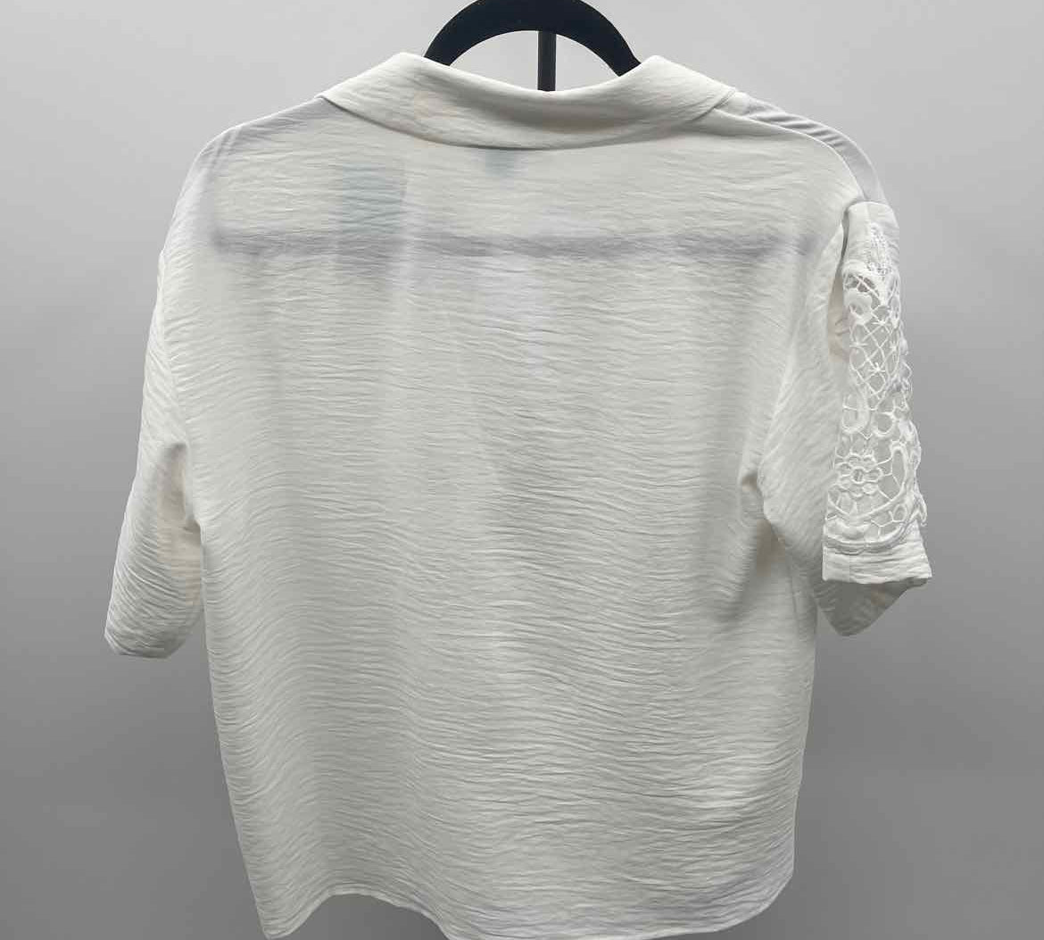 Cece Women's Size S White Textured Short Sleeve Shirt