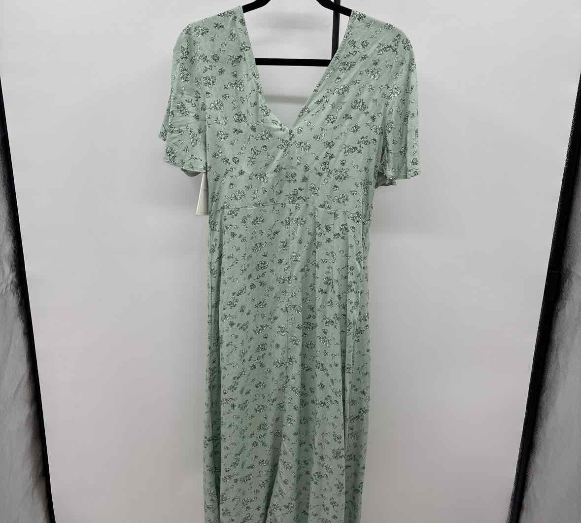Revalation Women's Size 6 Green Floral Dress