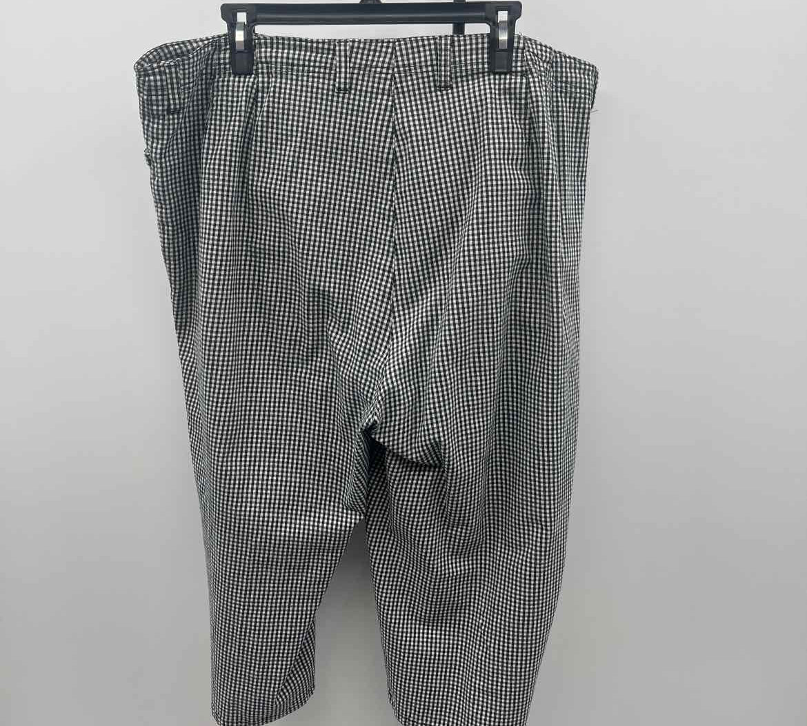 Gloria Vanderbilt Women's Size 22W Black Gingham Capris