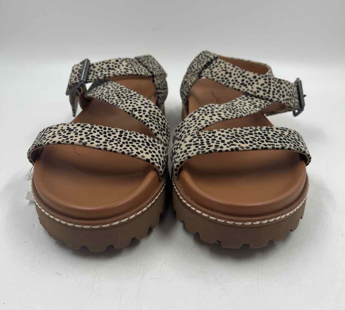 universal threads Women's Shoe Size 8 Beige Spotted Sandals
