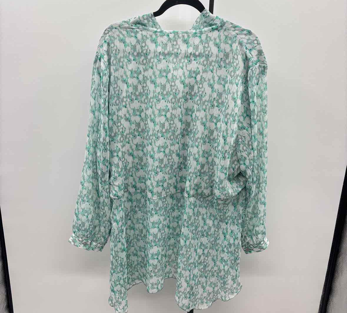 Lauren Conrad Women's Size 2X Green Spotted Long Sleeve Shirt