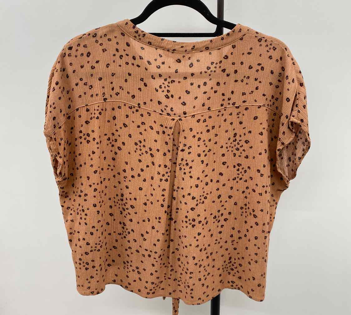 hippie rose Women's Size M Brown Spotted Short Sleeve Shirt