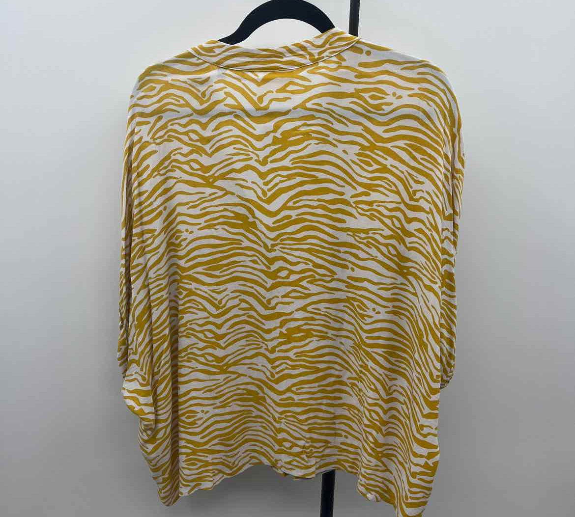 Maeve Junior's Size 2X Yellow Zebra Short Sleeve Shirt