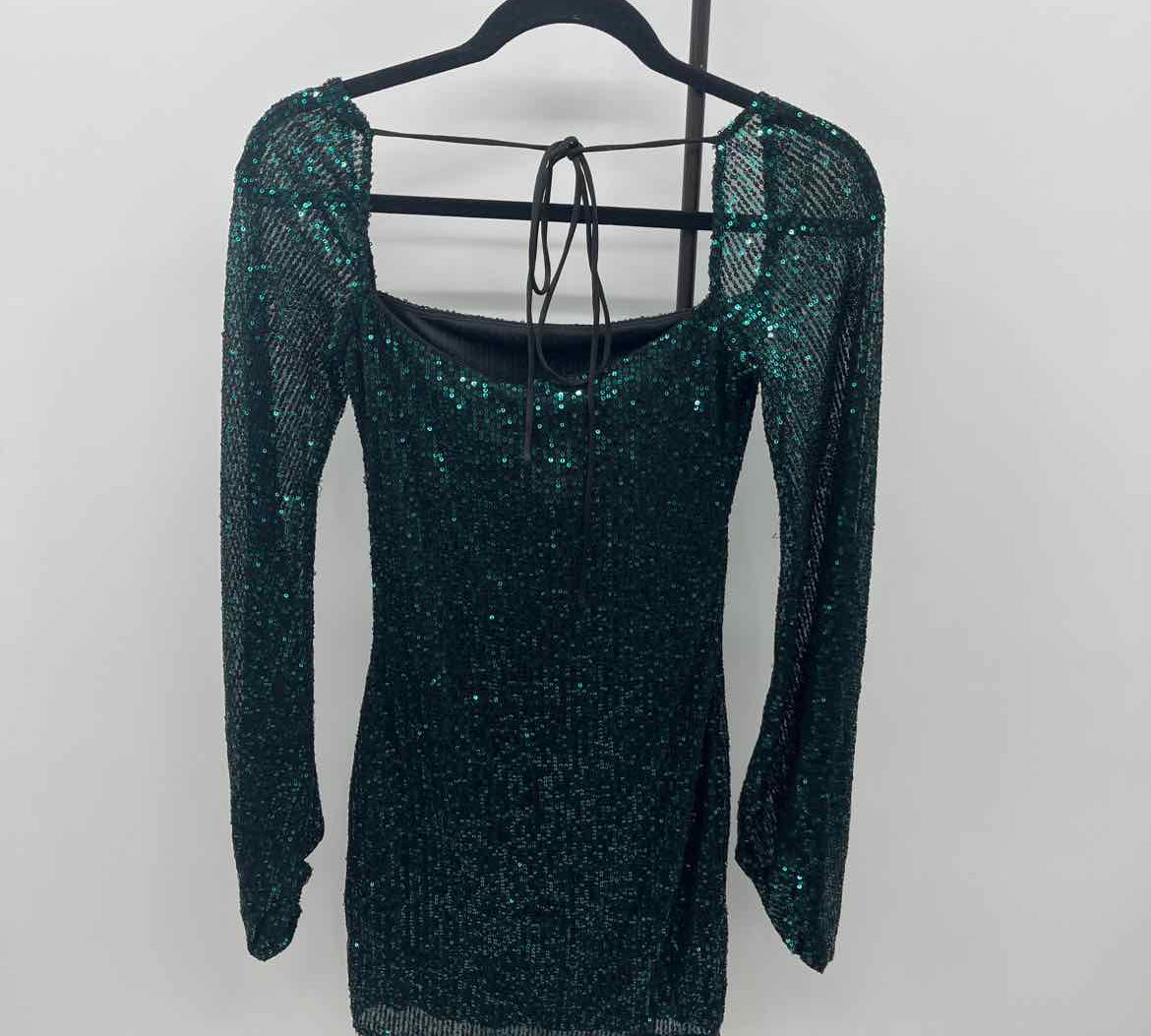Lucy In The Sky Junior's Size 6 Green Sequins Gown/Evening Wear