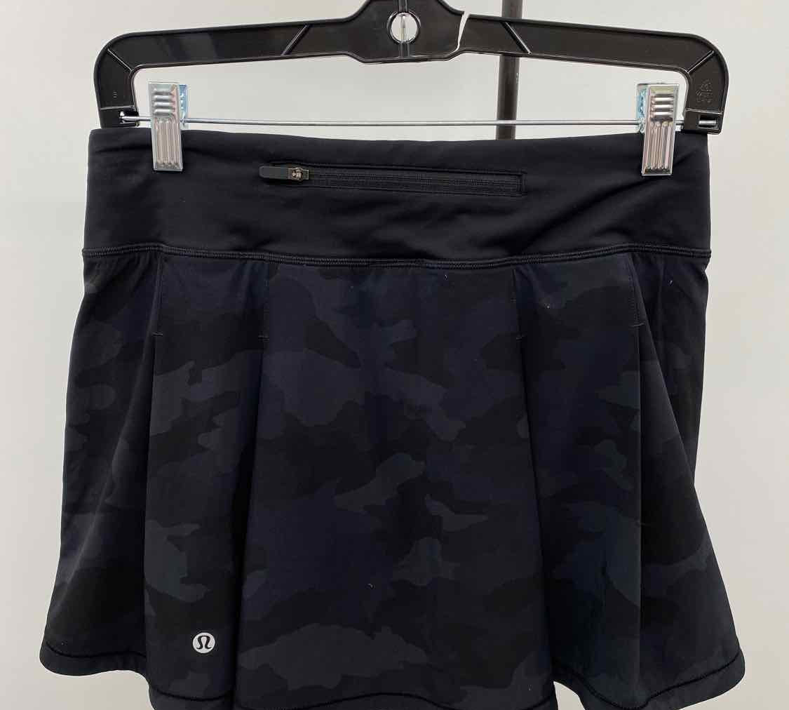 Lululemon Junior's Size 4 Black Camoflage Skirt