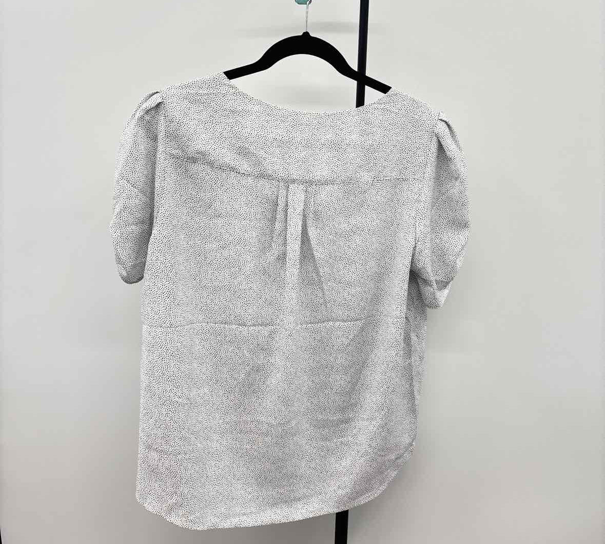 Carolina Belle Women's Size L White dotted Short Sleeve Shirt