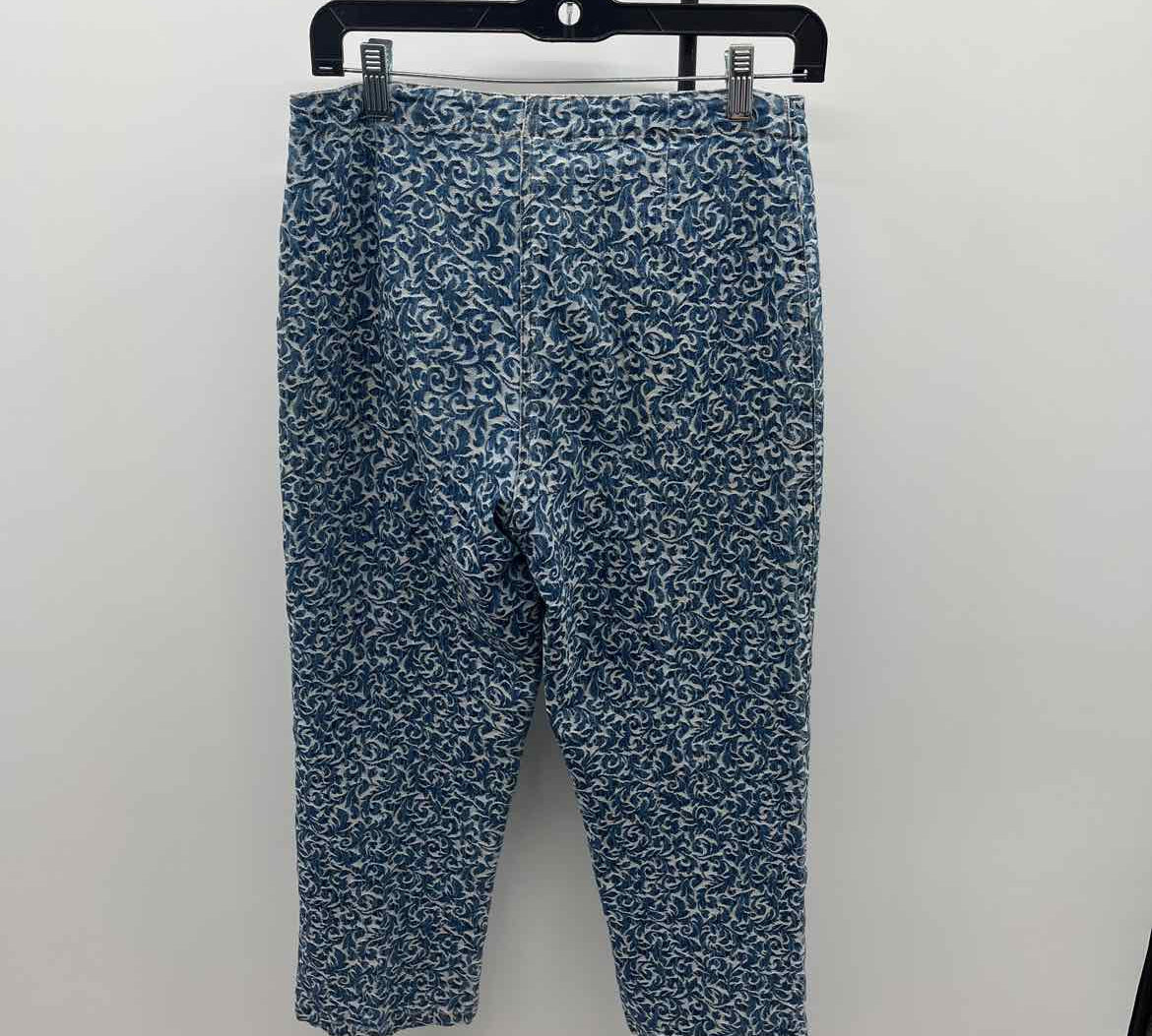 CMC Women's Size 6 Blue Floral Capris