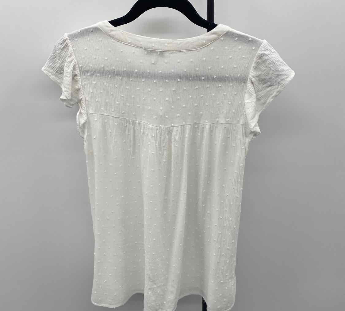 Rose & Olive Women's Size M White Textured Short Sleeve Shirt