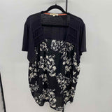 Rewind Women's Size 2X Black Floral Short Sleeve Shirt