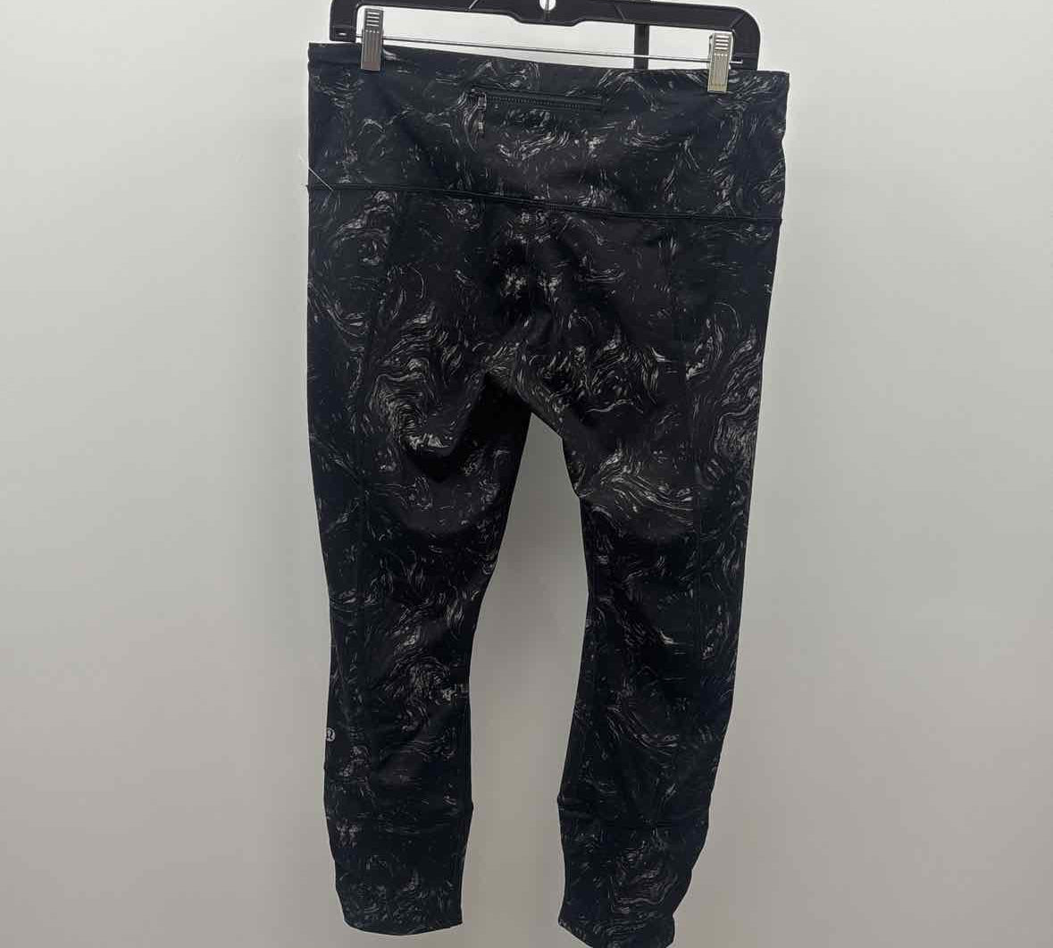 Lululemon Women's Size 10 Black Swirls Leggings