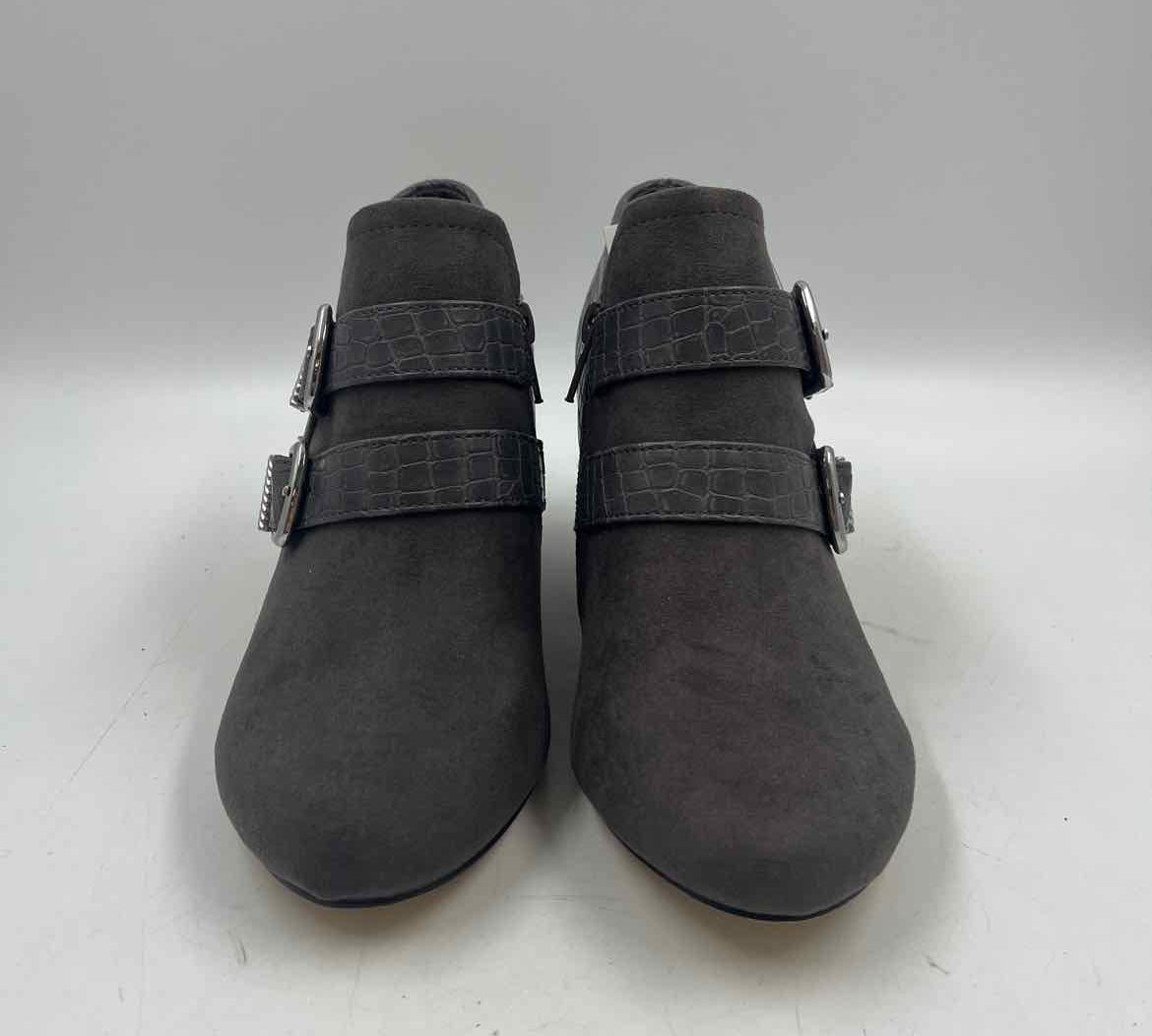 Bella Vita Women's Shoe Size 6W Charcoal Embossed Boots