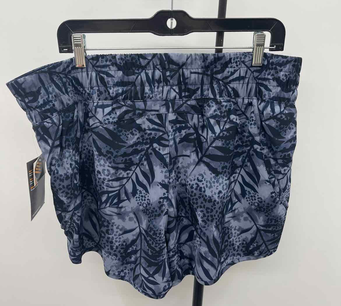 Avia Women's Size 16 Navy Leaf Shorts