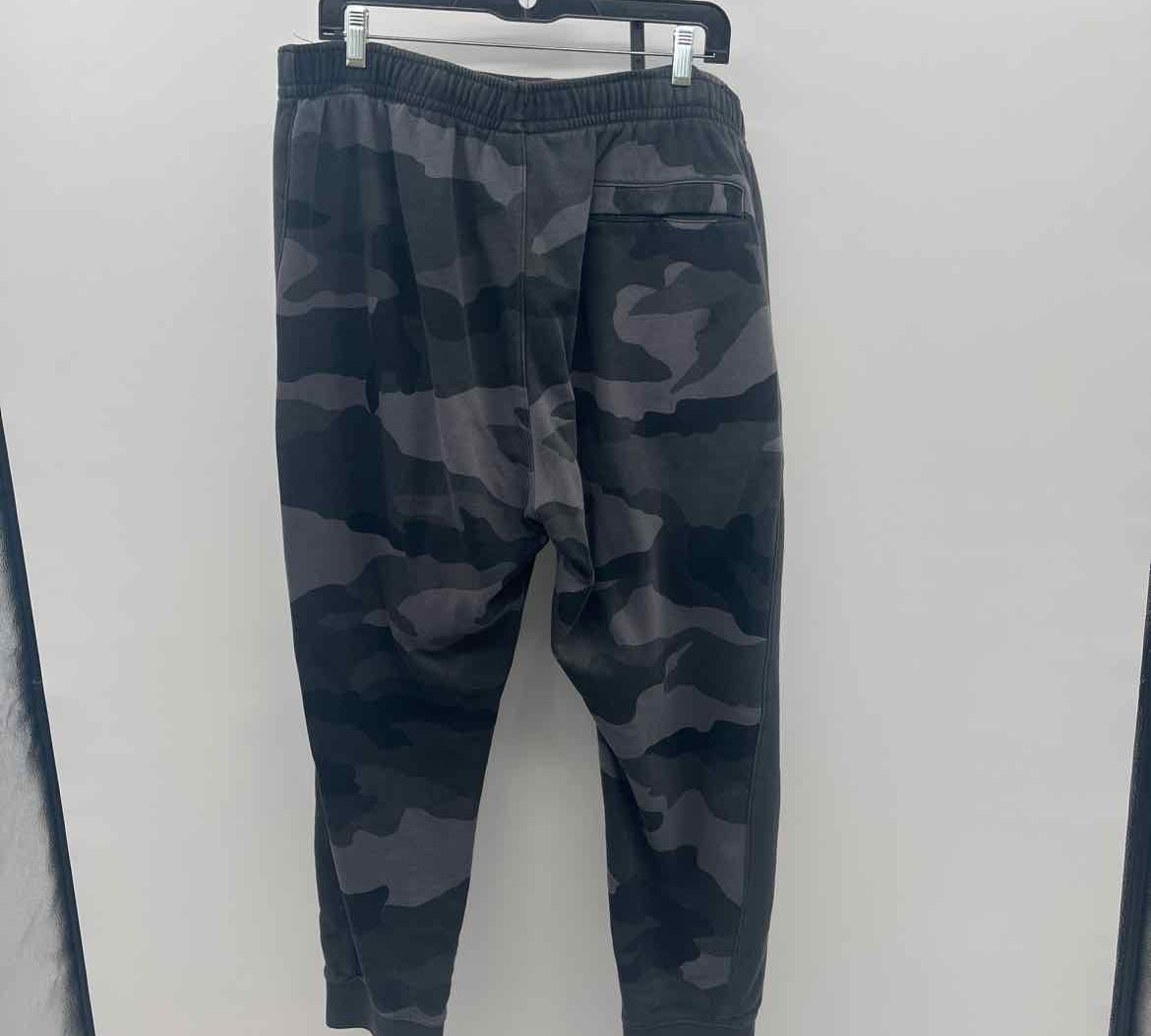 Nike Women's Size XXL Gray Camoflage Sweatpants