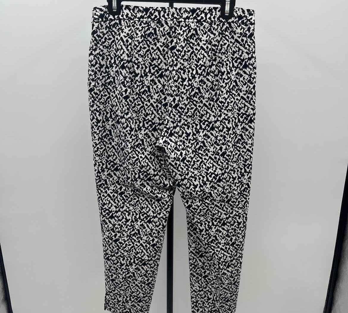 Tribal Women's Size 12 Black Abstract Capris