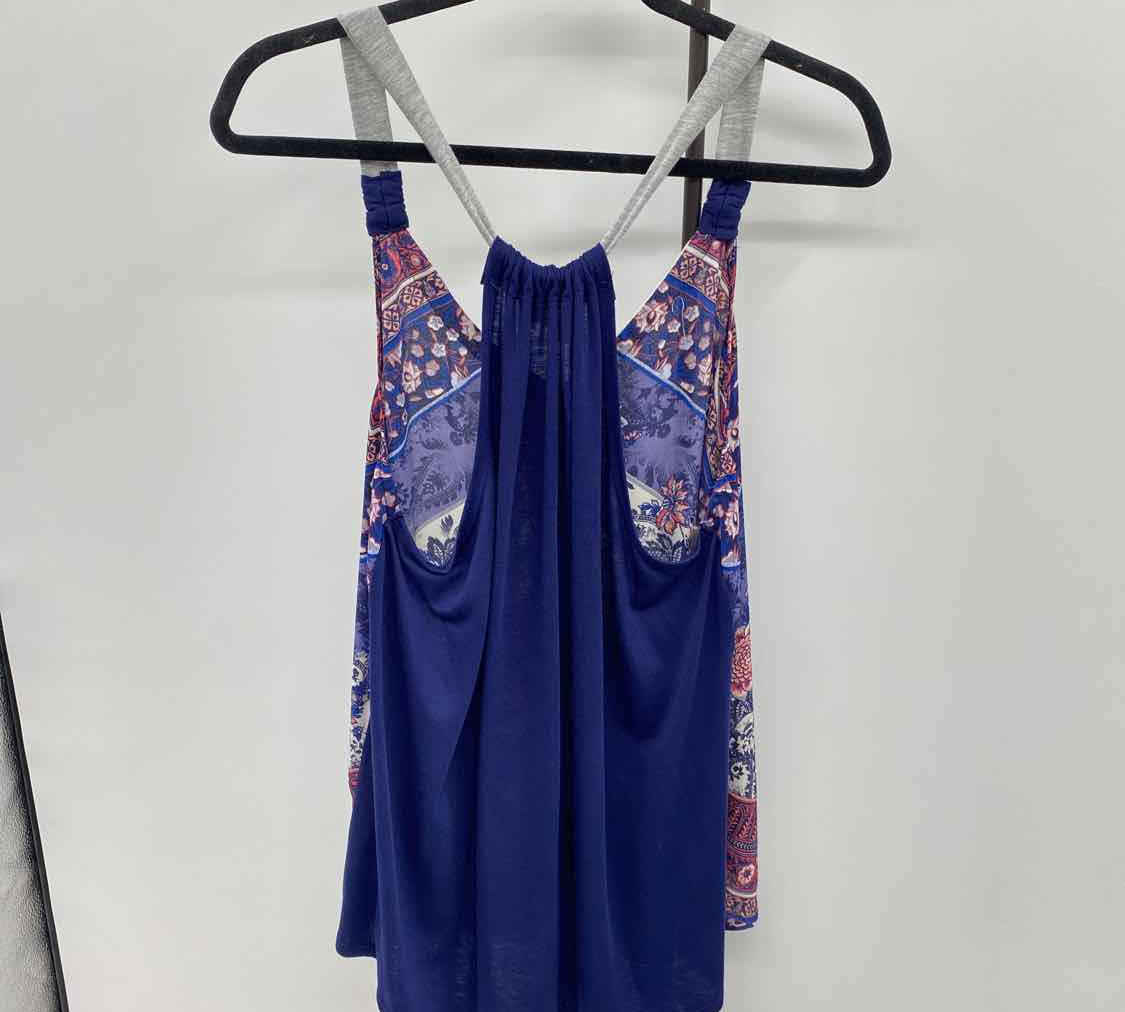 Rewind Women's Size 1X Blue Floral Sleeveless Shirt