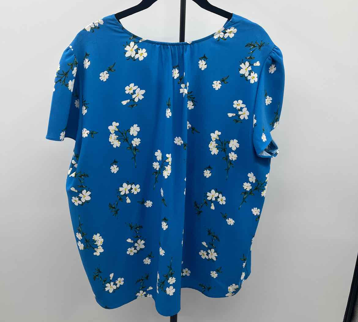 Hilary Radley Women's Size XL Blue Floral Short Sleeve Shirt