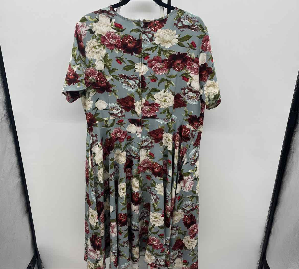 Unique Vintage Women's Size 18 Gray Floral Dress