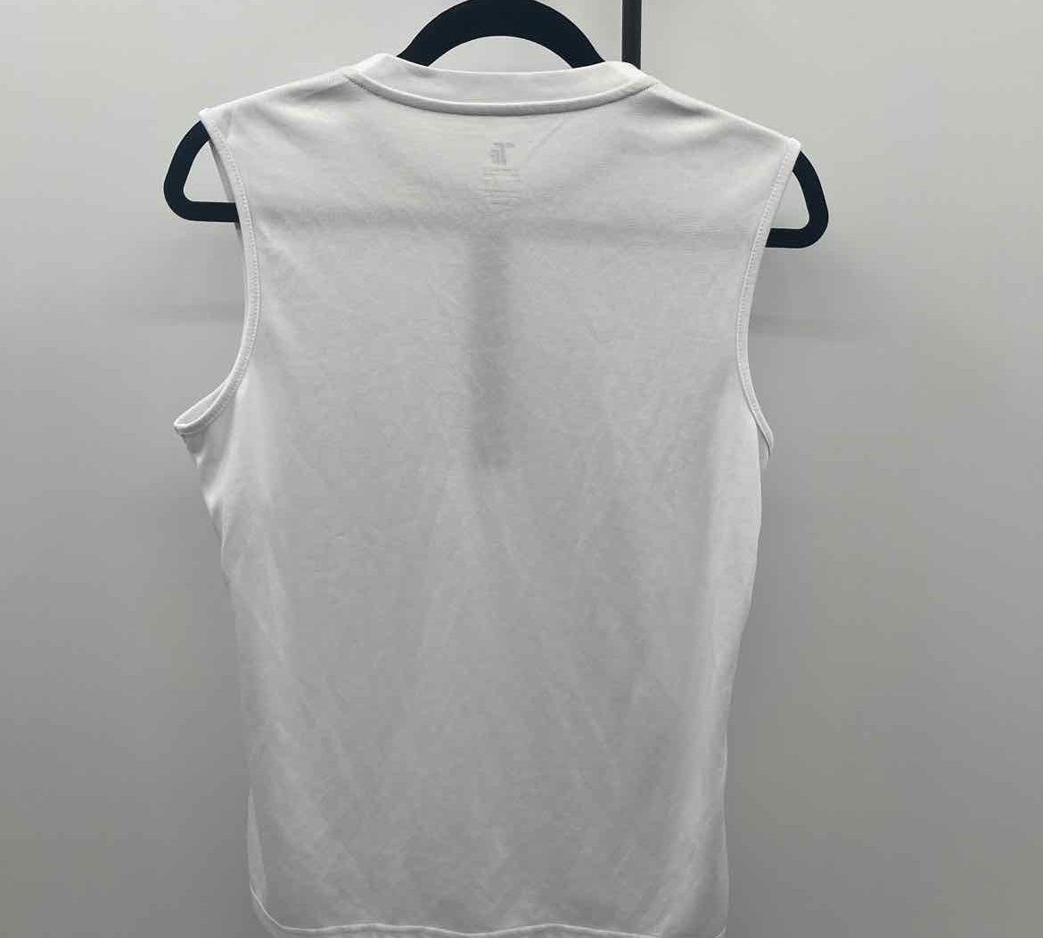 TRR Women's Size M White Solid Sleeveless Shirt