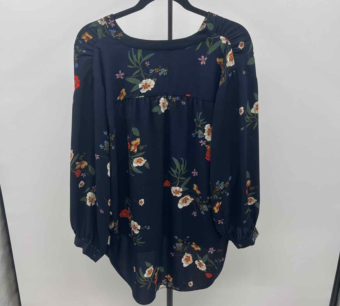Vince Camuto Women's Size 1X Navy Floral Long Sleeve Shirt