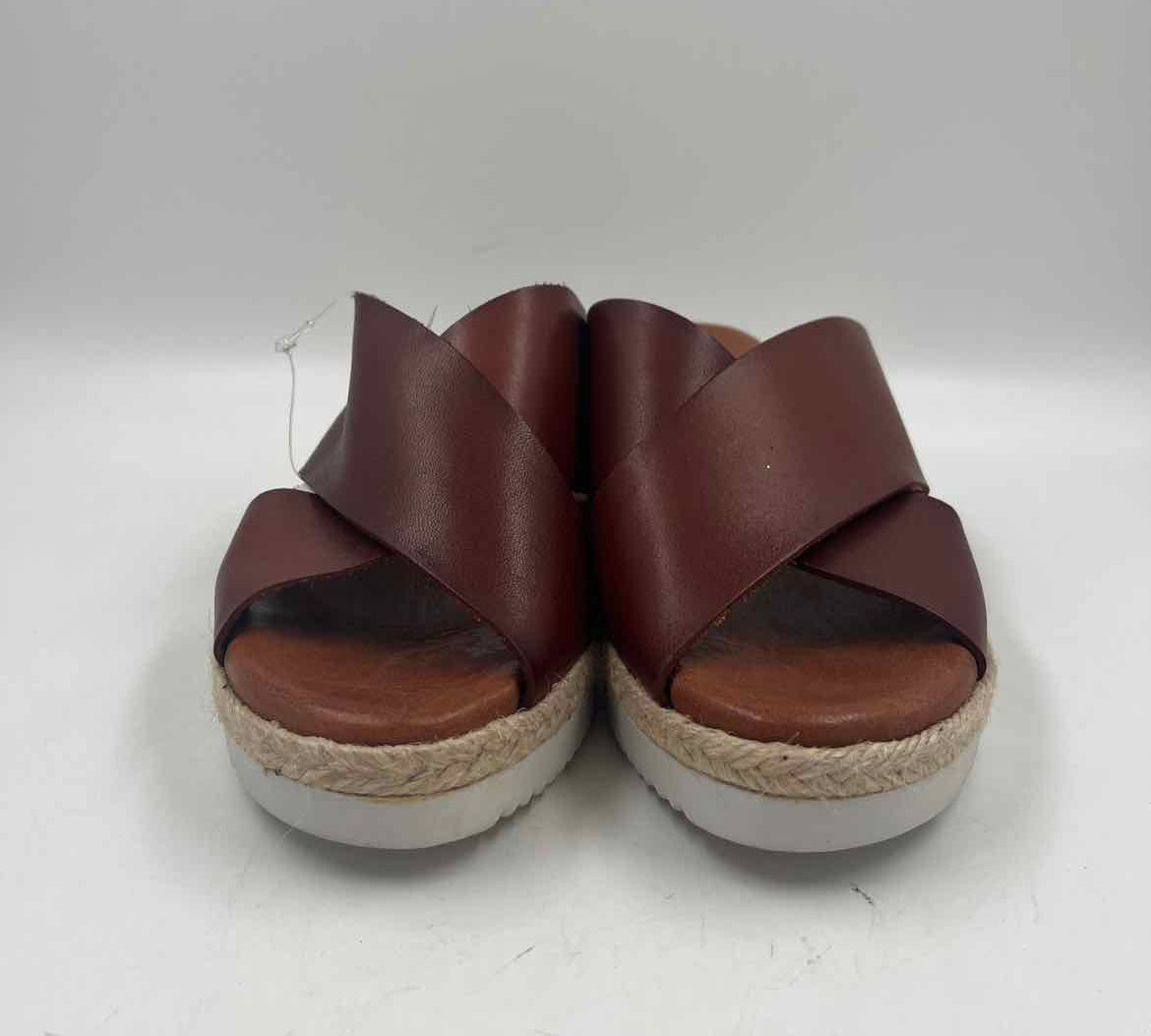 Bertuchi Women's Shoe Size 9 Caramel Solid Sandals