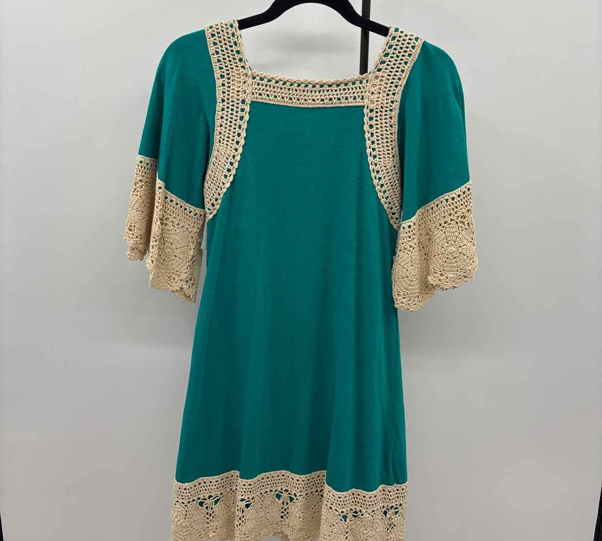 Judith March Women's Size 6 Teal Crochet Dress