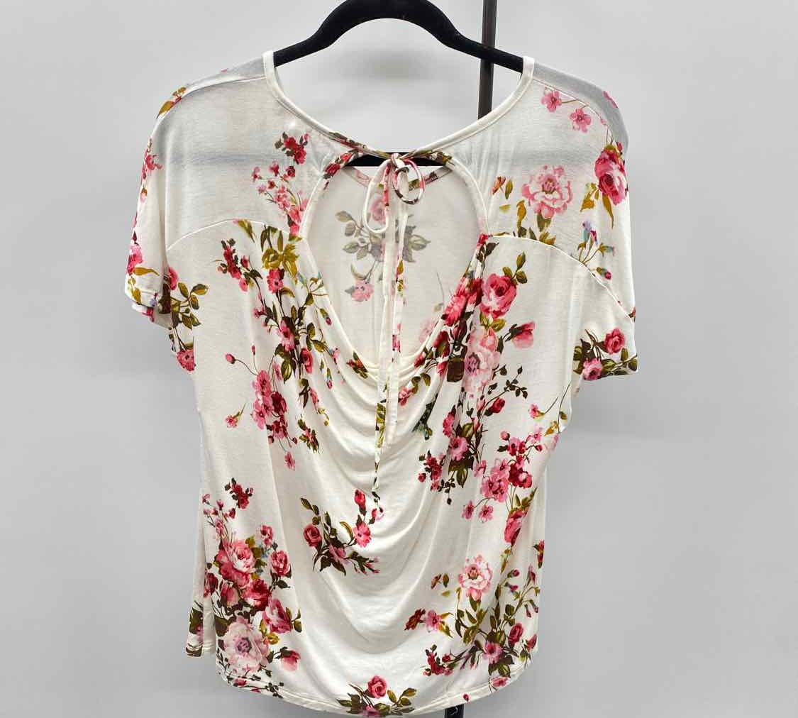 Sweet Adelyn Women's Size M White Floral Short Sleeve Shirt