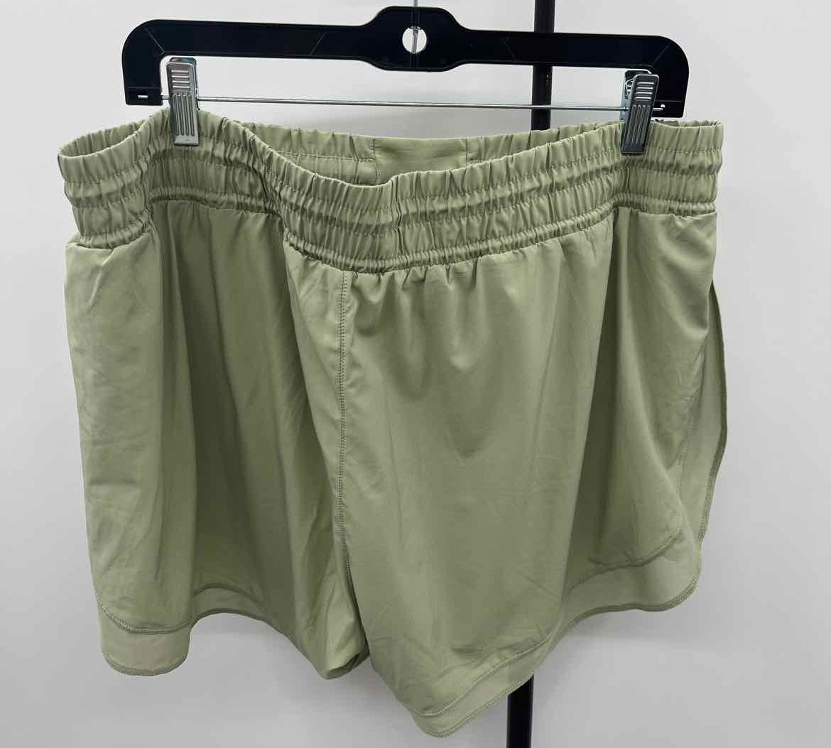 Danskin Women's Size 16 Green Solid Shorts