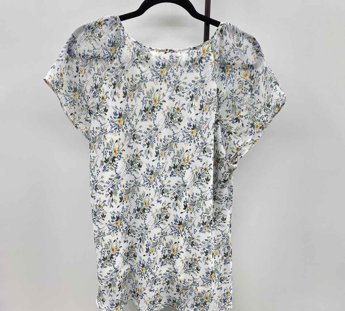 Blousology Women's Size 1X White Floral Short Sleeve Shirt