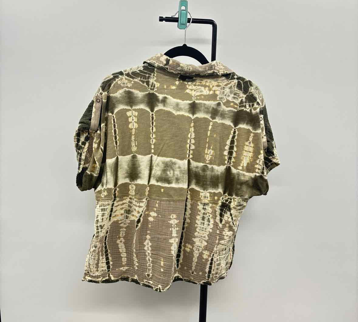 XCVI Women's Size M Tan Tie Dye Short Sleeve Shirt