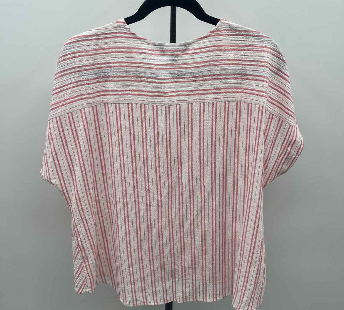Banana Republic Women's Size L coral Stripe Short Sleeve Shirt