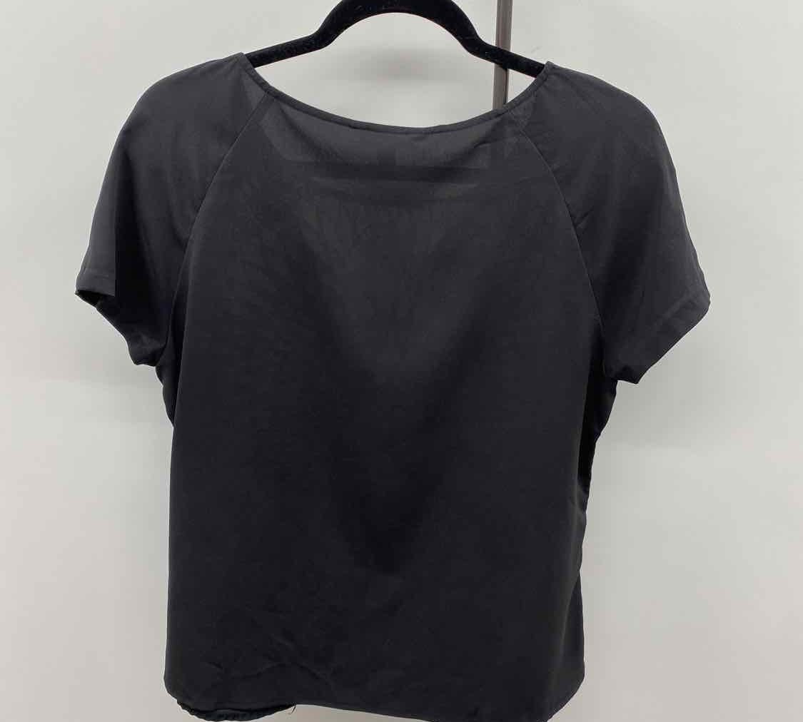 Banana Republic Women's Size MP Black medallion Short Sleeve Shirt