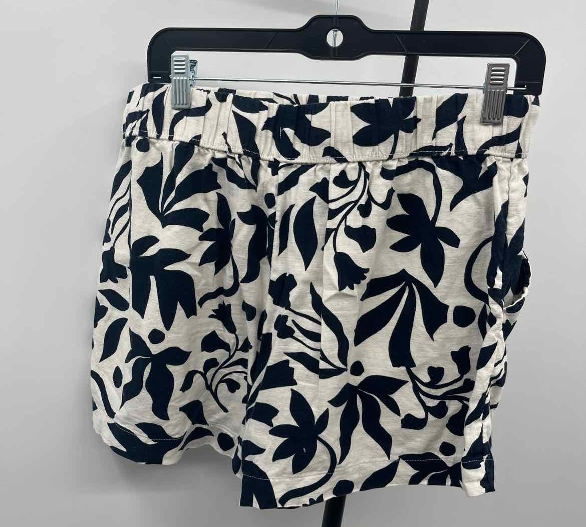 Time and Tru Women's Size 8 Navy Leaf Shorts