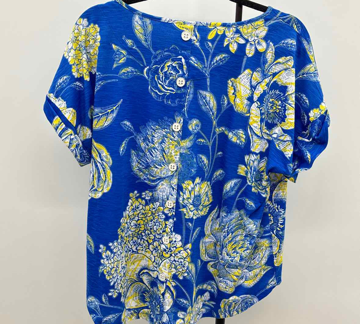 Multiples Women's Size L Blue Floral Short Sleeve Shirt