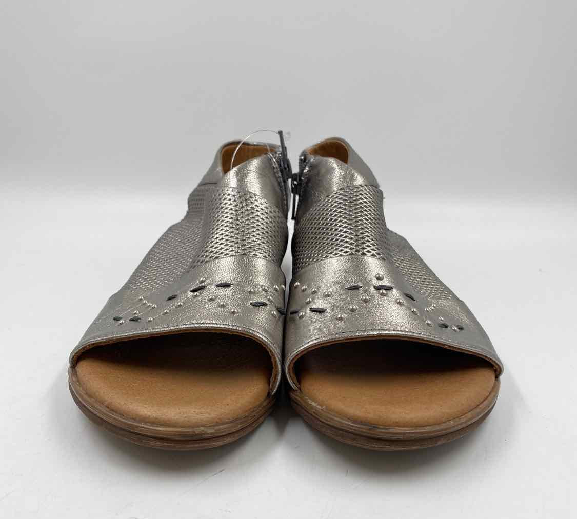 Miz Mooz Women's Shoe Size 8 Bronze Textured Sandals