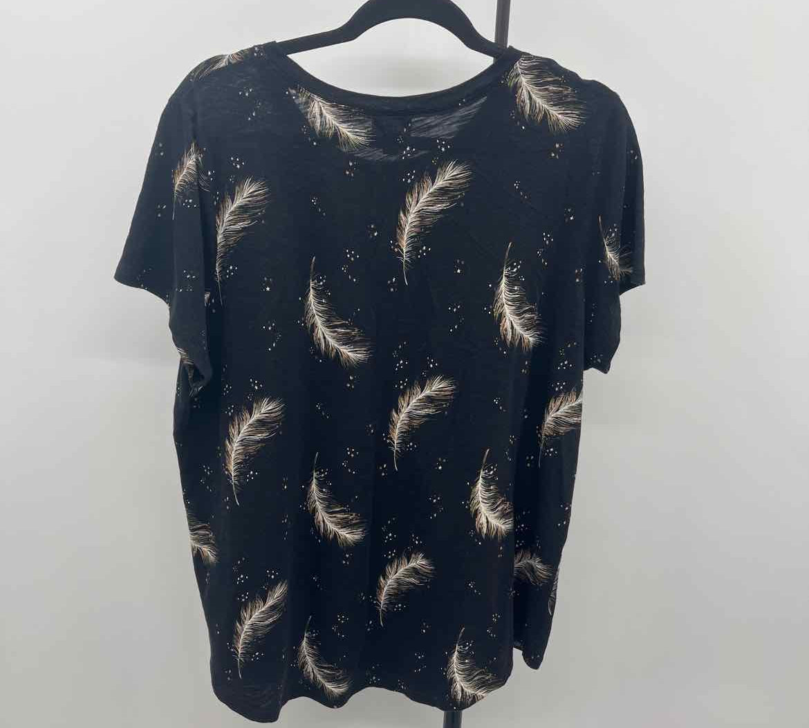 Torrid Women's Size L Black Feathers Short Sleeve Shirt