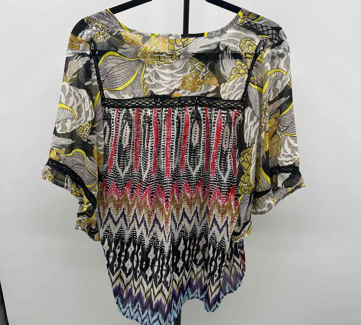 Esley Women's Size M Black Multi-Pattern Short Sleeve Shirt