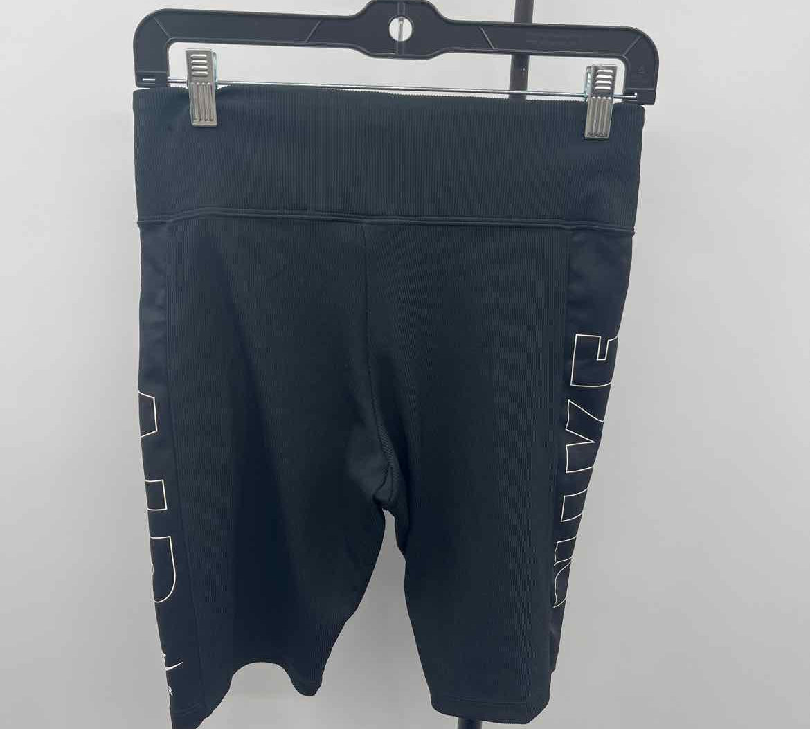 Nike Women's Size 10 Black Solid Shorts
