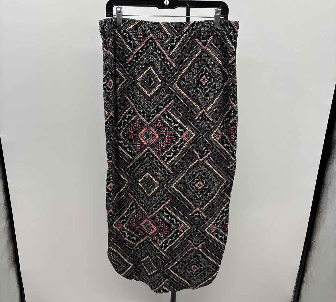 Bobbie Brooks Women's Size 14 Black Aztec Skirt