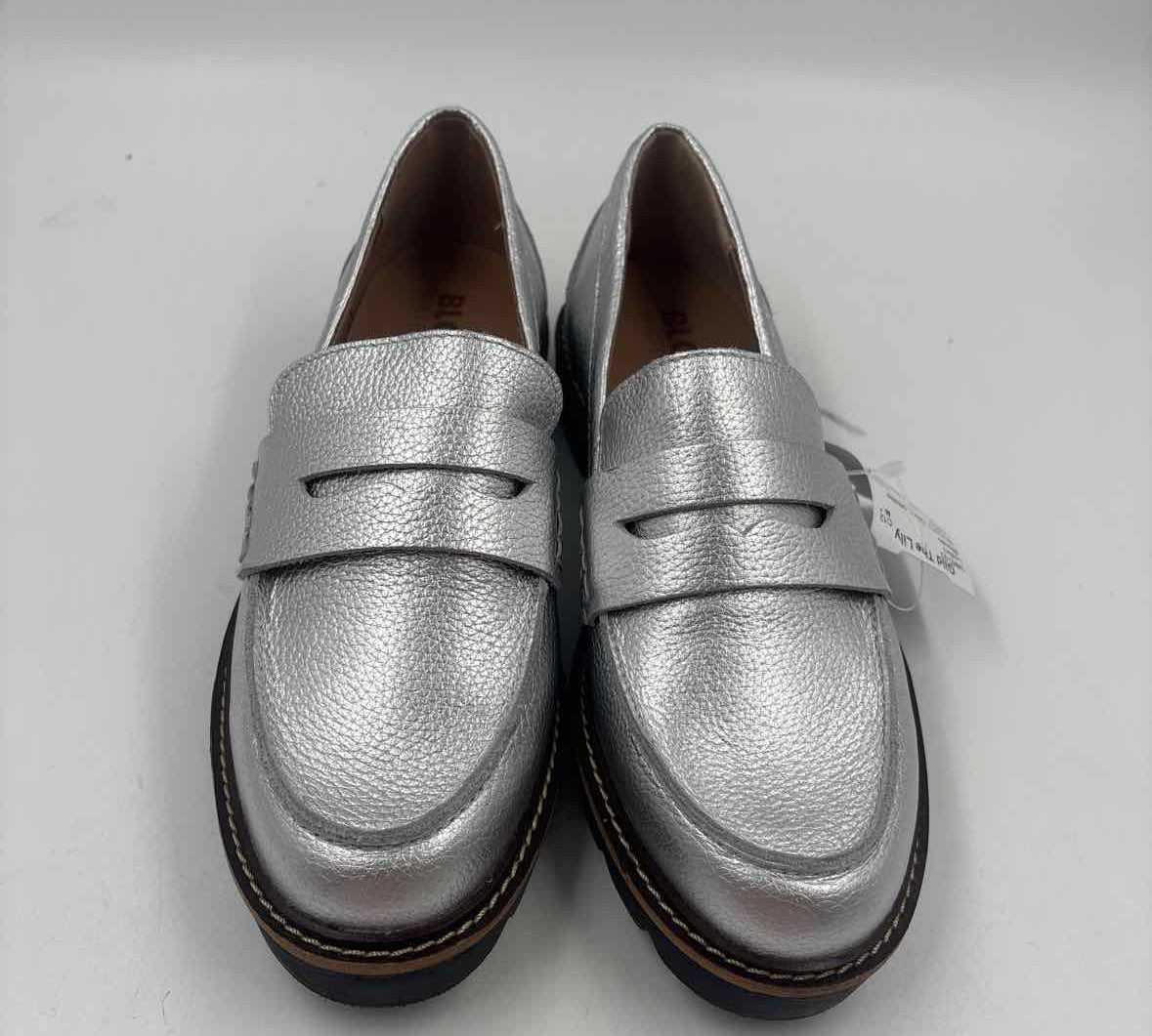 Blondo Women's Shoe Size 6 Silver pebble Loafers