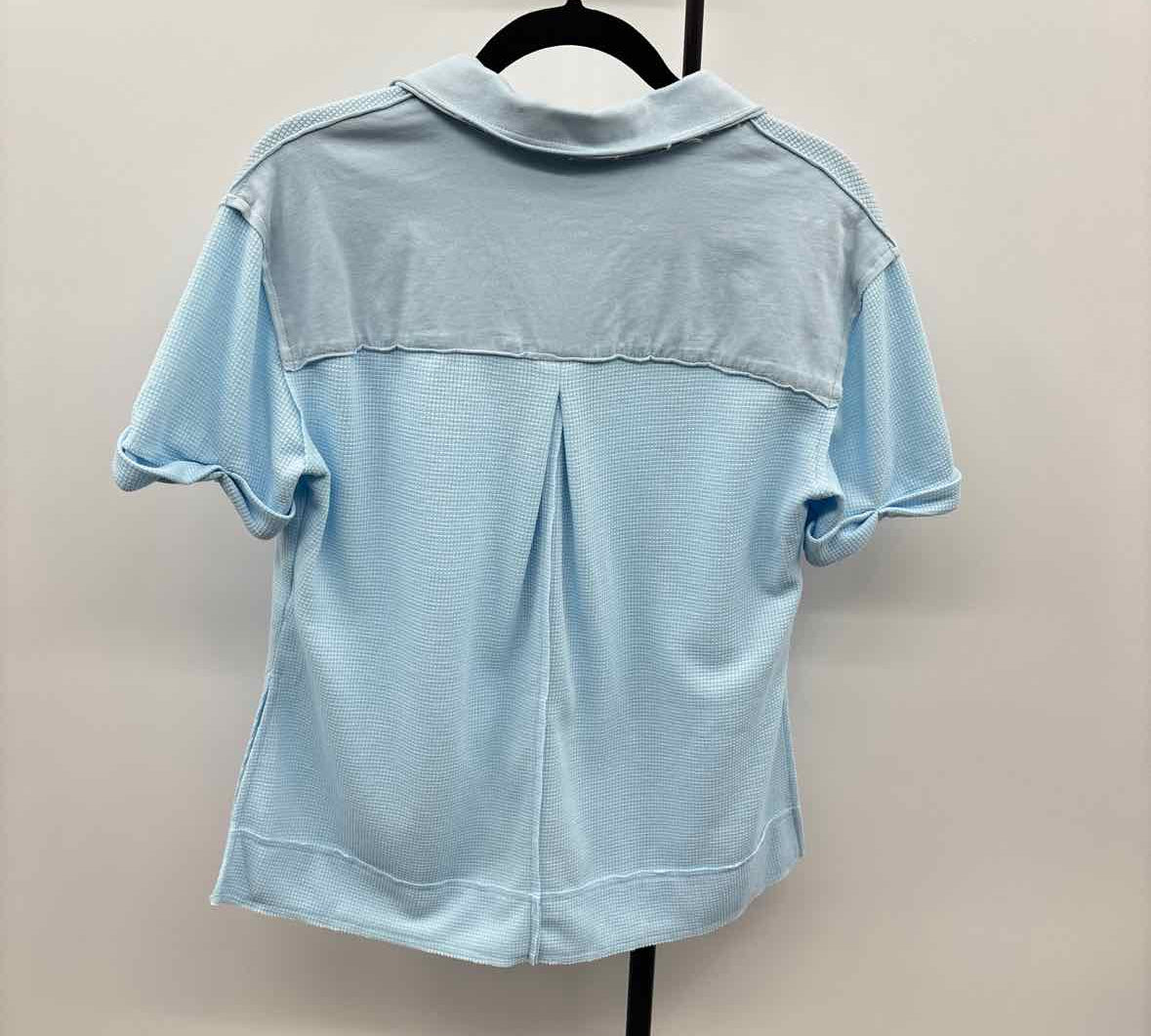 Adora Women's Size S Light Blue Textured Short Sleeve Shirt