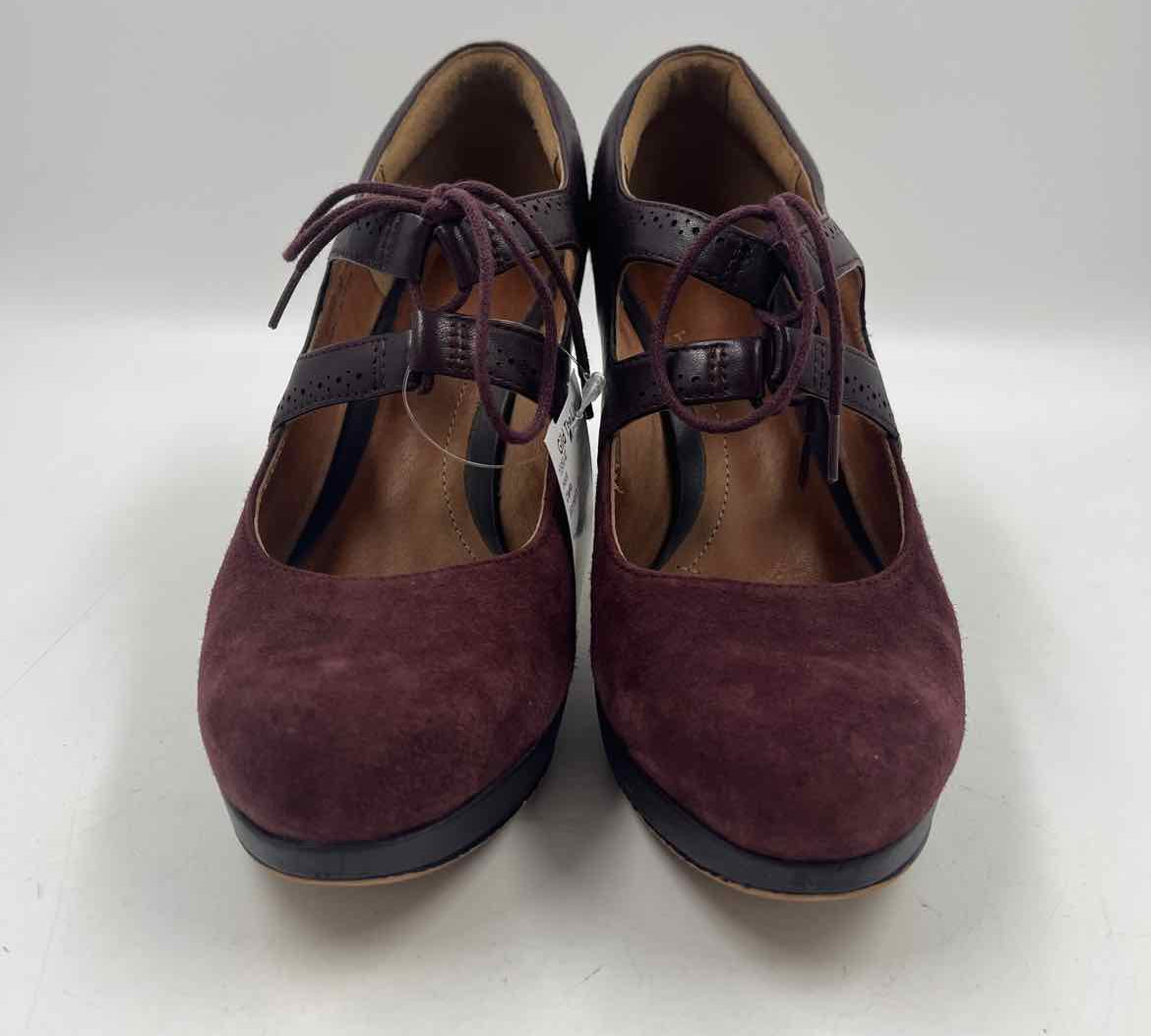 Clarks Women's Shoe Size 7 Wine Textured Heels